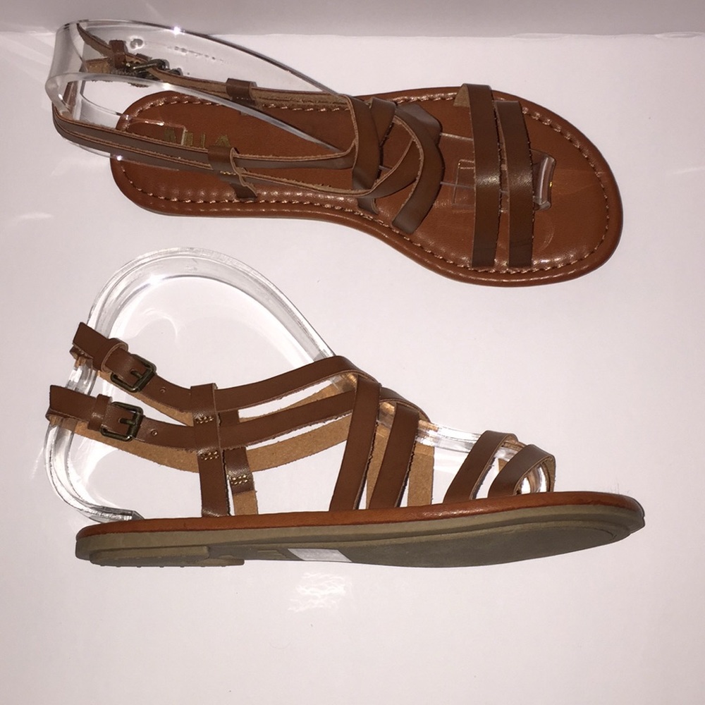 Mia Shoes Thunder Strappy Sandals in Cognac